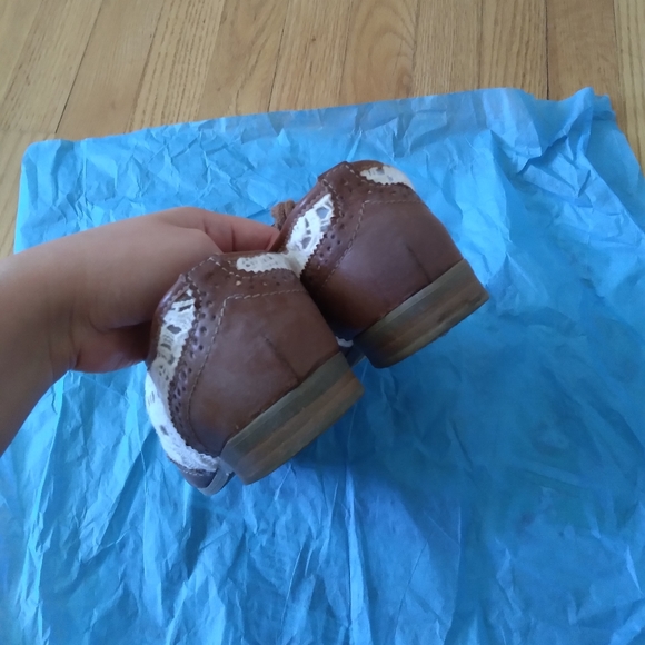 Skechers Waking Shoes & Report Shoes (size 6) - Picture 9 of 12